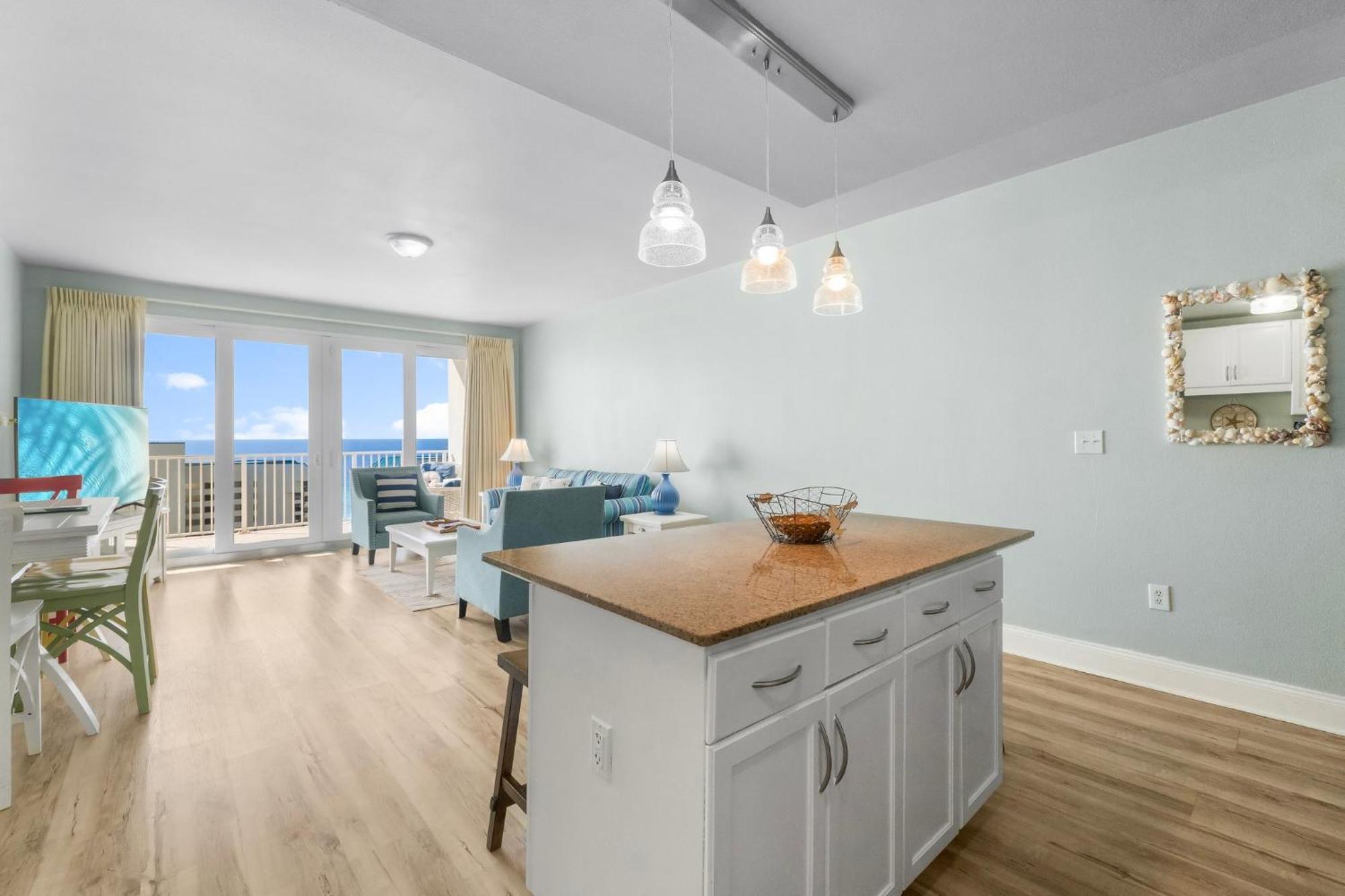 & Ocean Views! Steps To & Dining, Sleeps 9! Dolce Getaways Pcb Apartment *